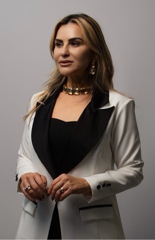 Bata D'Luxo - blazer branco com lapela preta